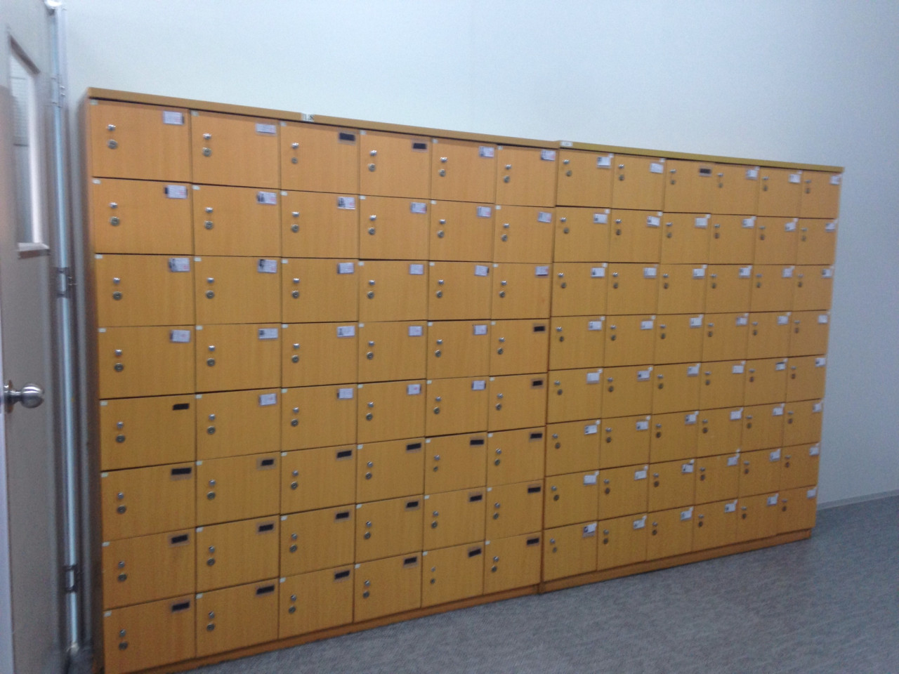tủ locker nhiều ngăn tiết kiệm chi phí cho khách hàng